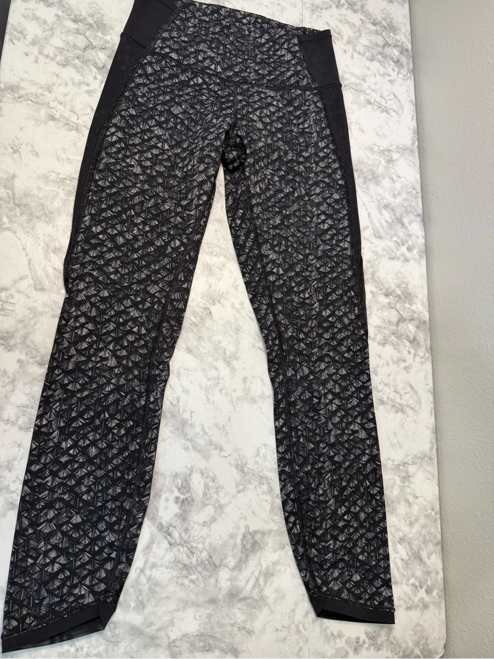 Lululemon women Black Geo Print High-Rise Leggings Size 6